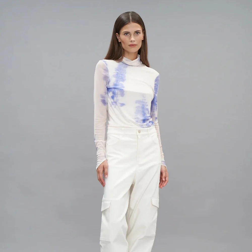 Lennon Knitted Stretch Top - Abstract Tofu & Dazzling Blue - Image 2