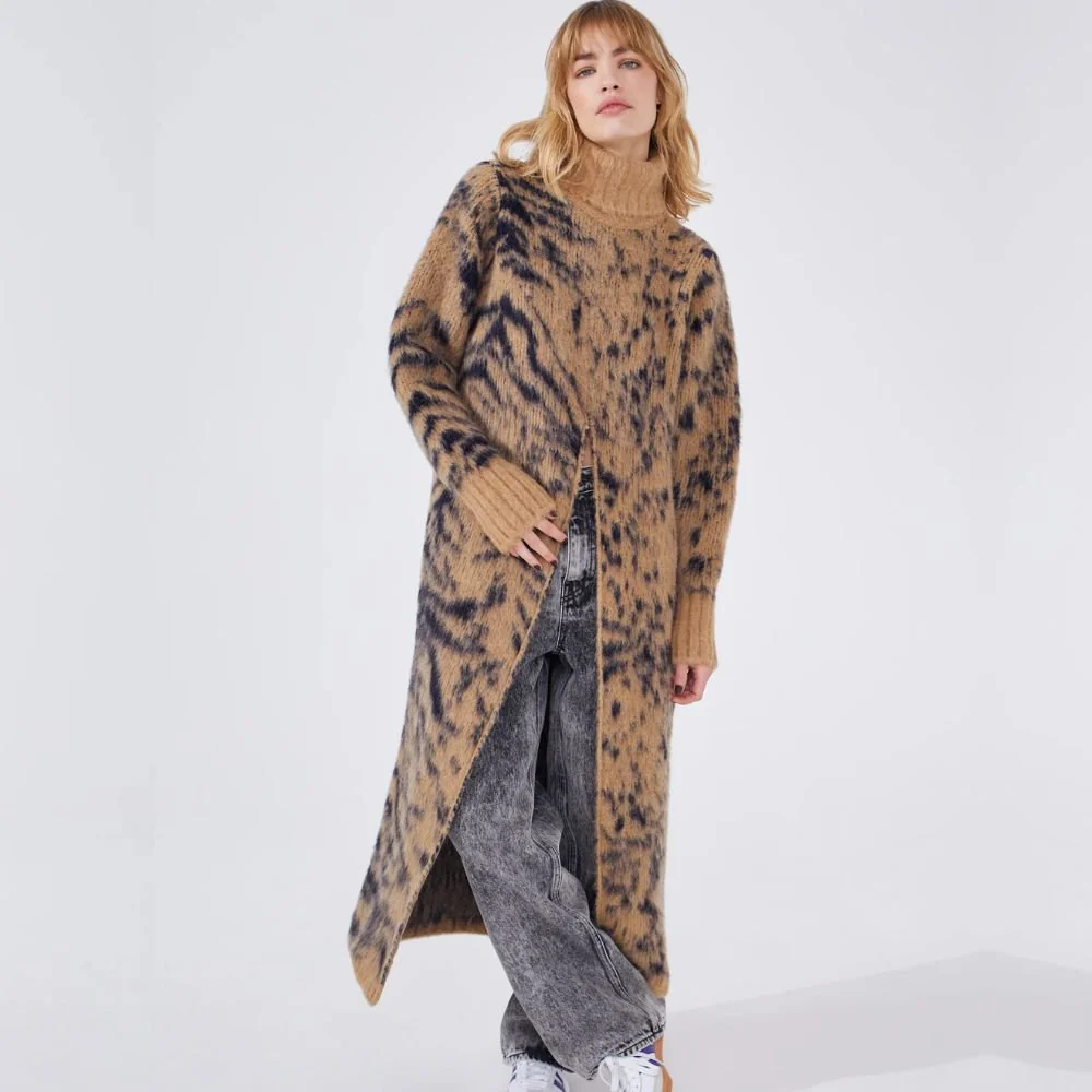 Alpaca Jacquard Long Split Jumper Big Meow Camel & Navy - Image 2